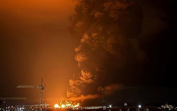 Безпілотники атакували Крим: нафтобазу охопило полум’я