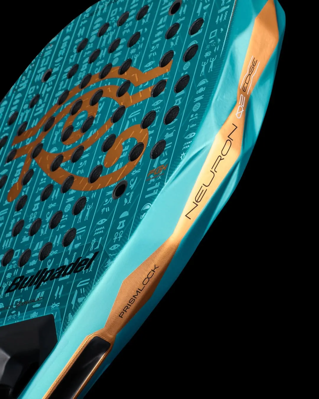 Bullpadel представила лімітовані ракетки для паделу з єгипетськими мотивами на турнірі в Нью-Гізі