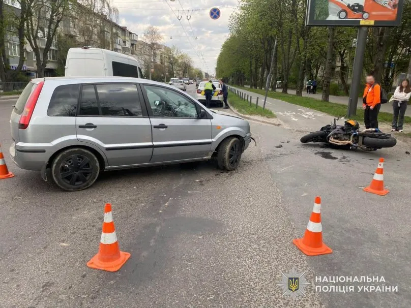 Двоє мотоциклістів госпіталізовані після ДТП на Львівщині