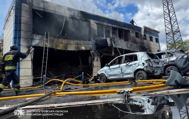 Кількість постраждалих від удару по Дніпру зросла до 11 осіб