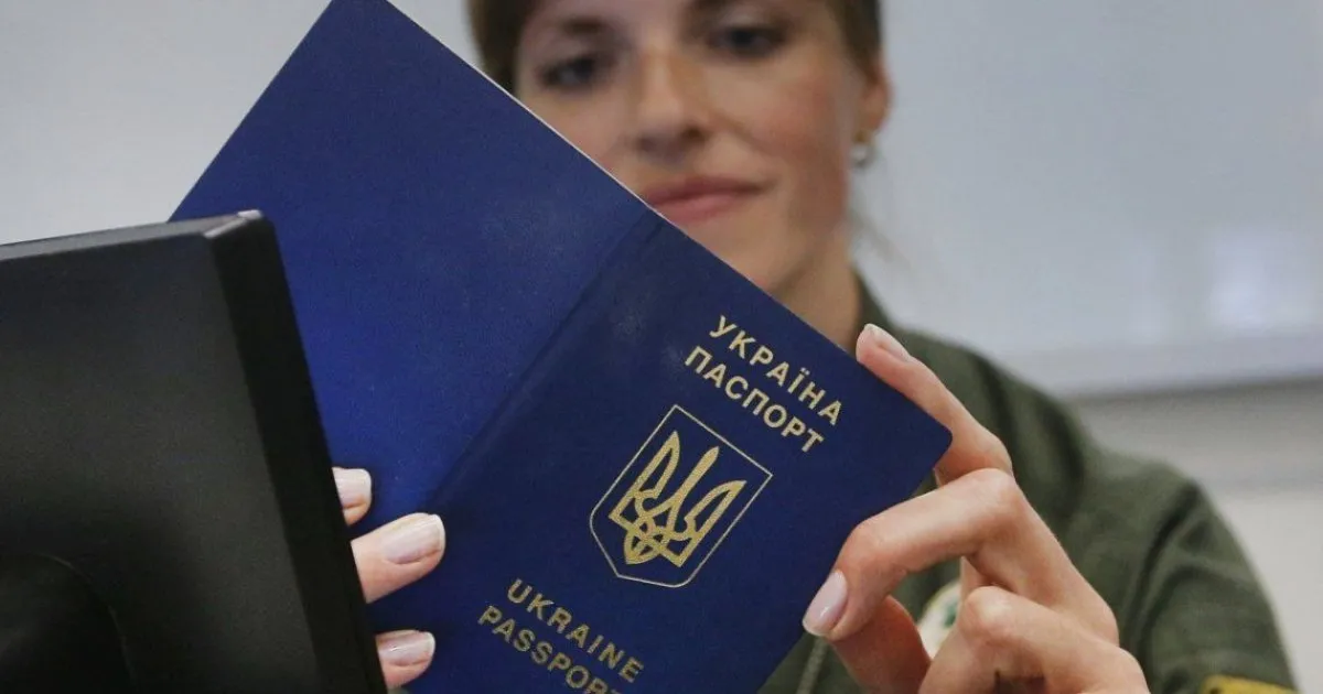 Оформлення закордонного паспорта у 2026 році: детальна інструкція для українців
