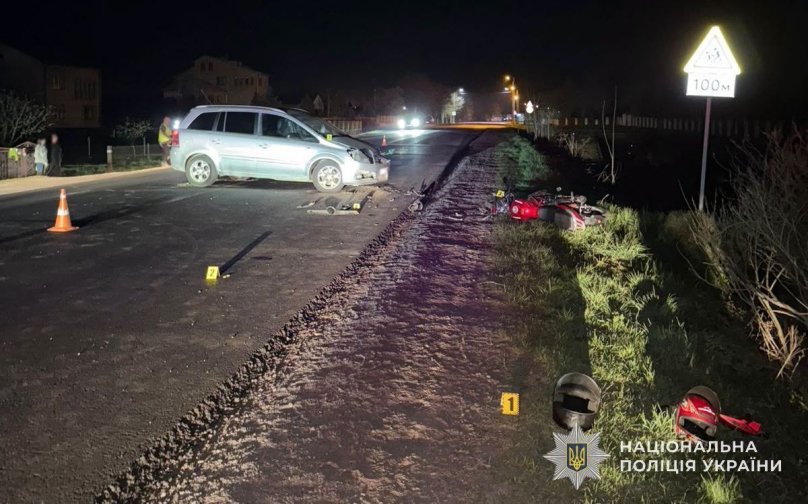 Поблизу Яворова водій Opel скоїв наїзд на двох 15-річних мотоциклістів