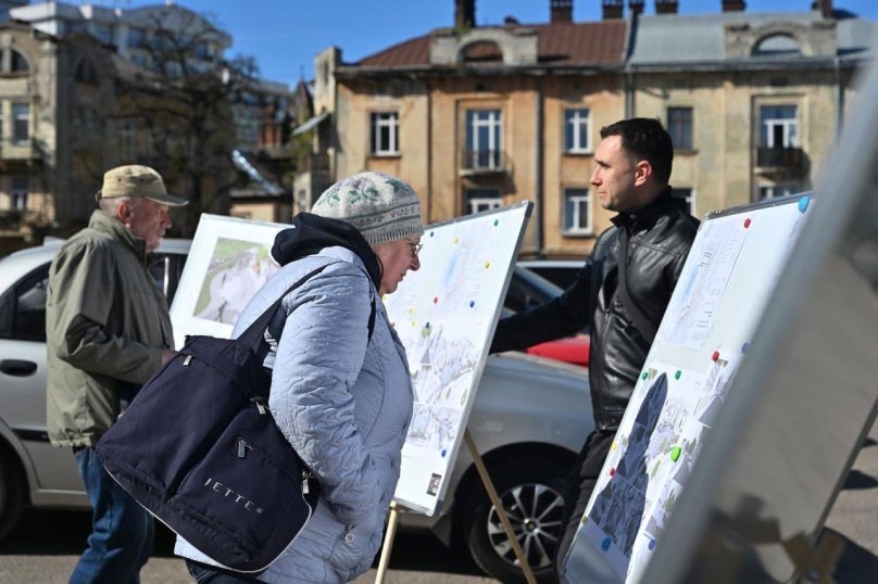 У Львові відбулася виїзна зустріч з мешканцями, присвячена майбутньому площі князя Святослава