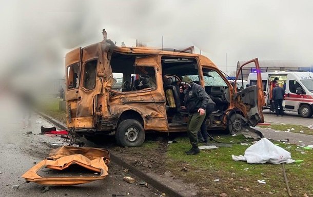 У Сумах за вечір двічі обстріляли автостоянки: подробиці атак з боку Росії