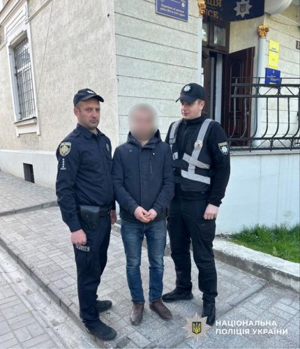 В Жовкві поліція затримала підозрюваного у вандалізмі скульптури Богородиці кетчупом