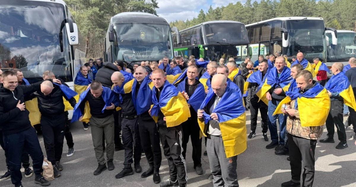 Захисник із Самбірщини повертається додому після понад року полону