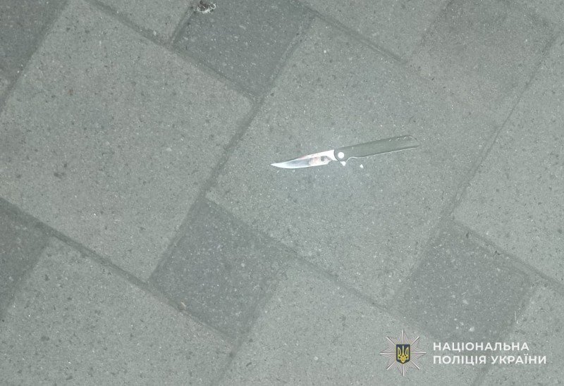 На Львівщині чоловік поранив перехожого ножем: його затримали