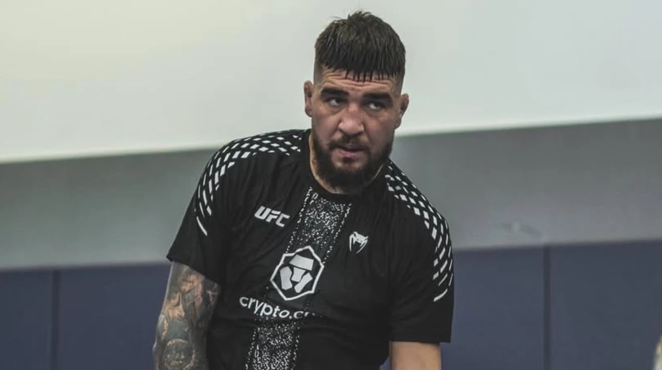 Амосов закликав UFC до бою з одним із топ-10 після вражаючої перемоги над Альваресом