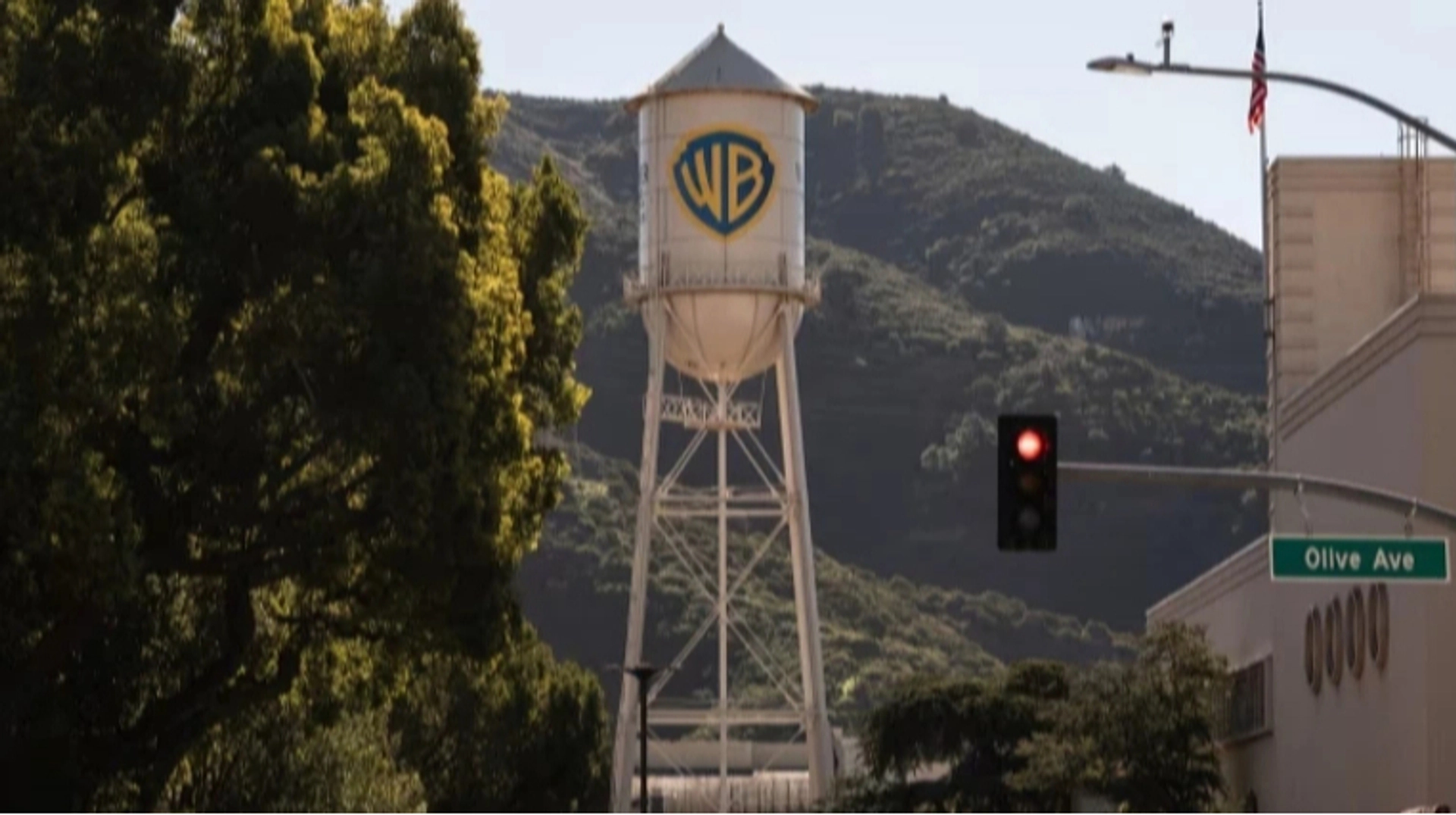 Антимонопольний комітет України схвалив придбання Warner Bros компанією Paramount