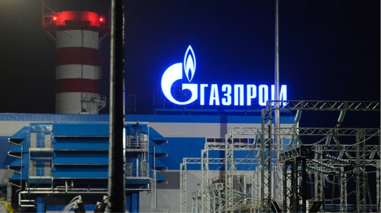 Атака дрона призвела до зупинки паливного заводу "Газпрому" після відновлення роботи