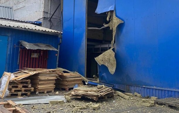 Атака на підприємство у Богодухові: російський обстріл спричинив поранення