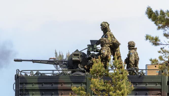 Більше 60% естонців висловили готовність приєднатися до оборони країни