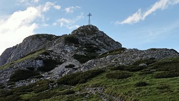 Блискавка вразила туристів у польських горах: є поранені