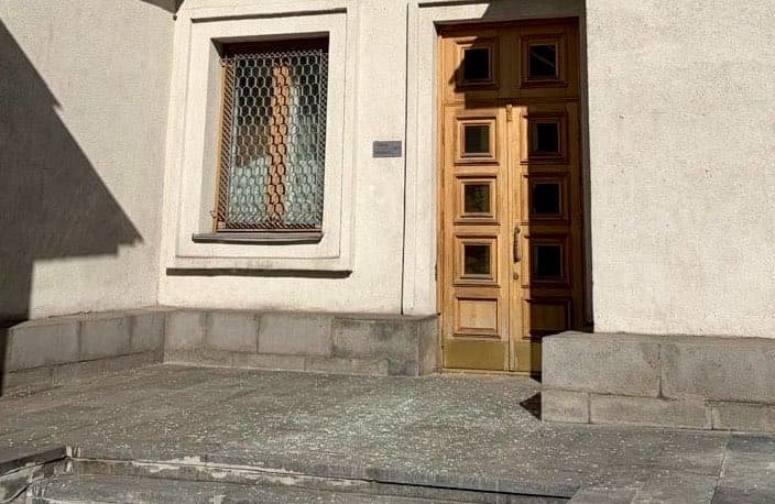 Будівлю Міністерства закордонних справ України пошкоджено внаслідок російської атаки