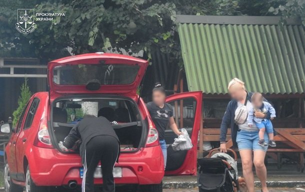 Чоловіка, що намагався продати дитину за кордон, засудили до десяти років позбавлення волі