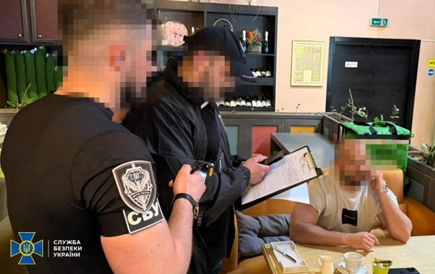 Двох службовців БЕБ затримано за підозрою у хабарництві