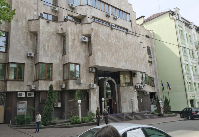 Франція підтвердила, що не планує евакуацію посольства в Україні, незважаючи на загрози з боку Росії