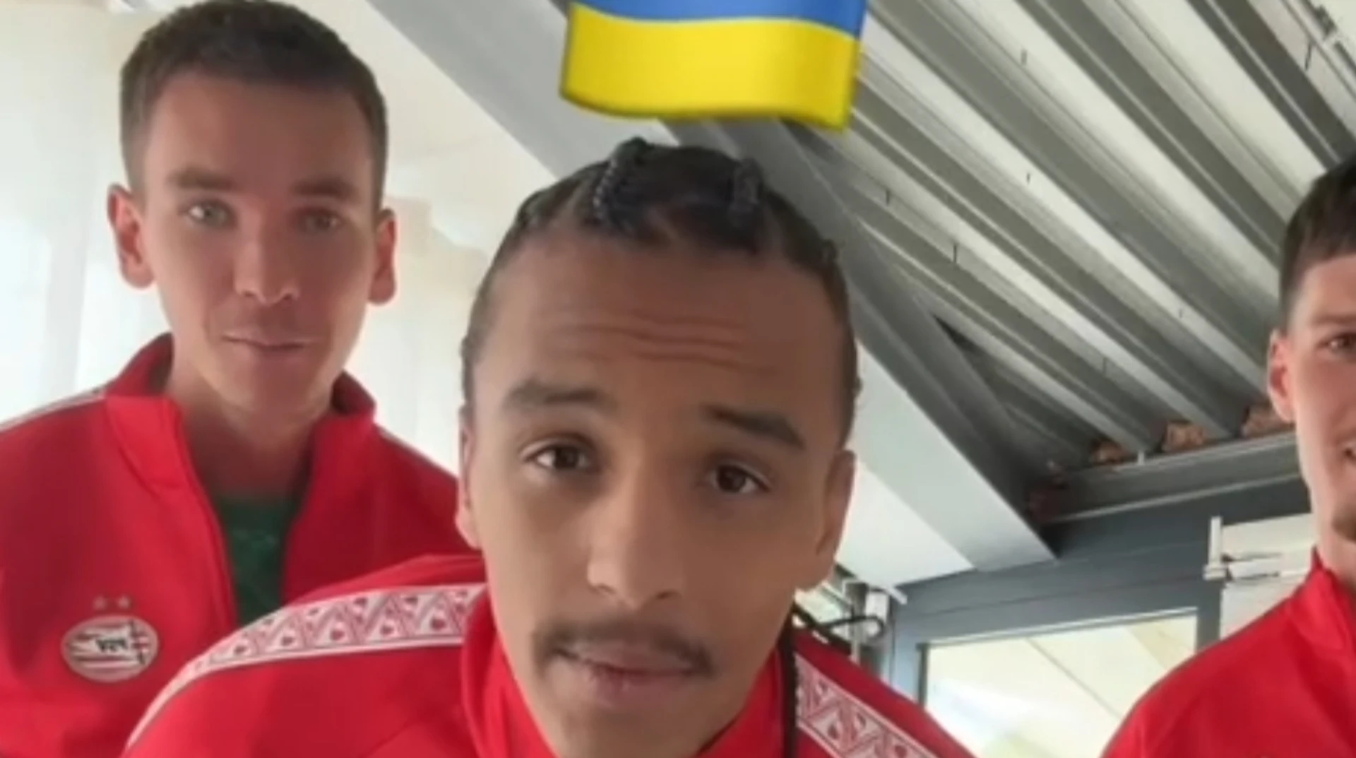 Футболіст колишнього клубу Зінченка помилково сплутав прапор України з російським, викликавши обурення у фанатів