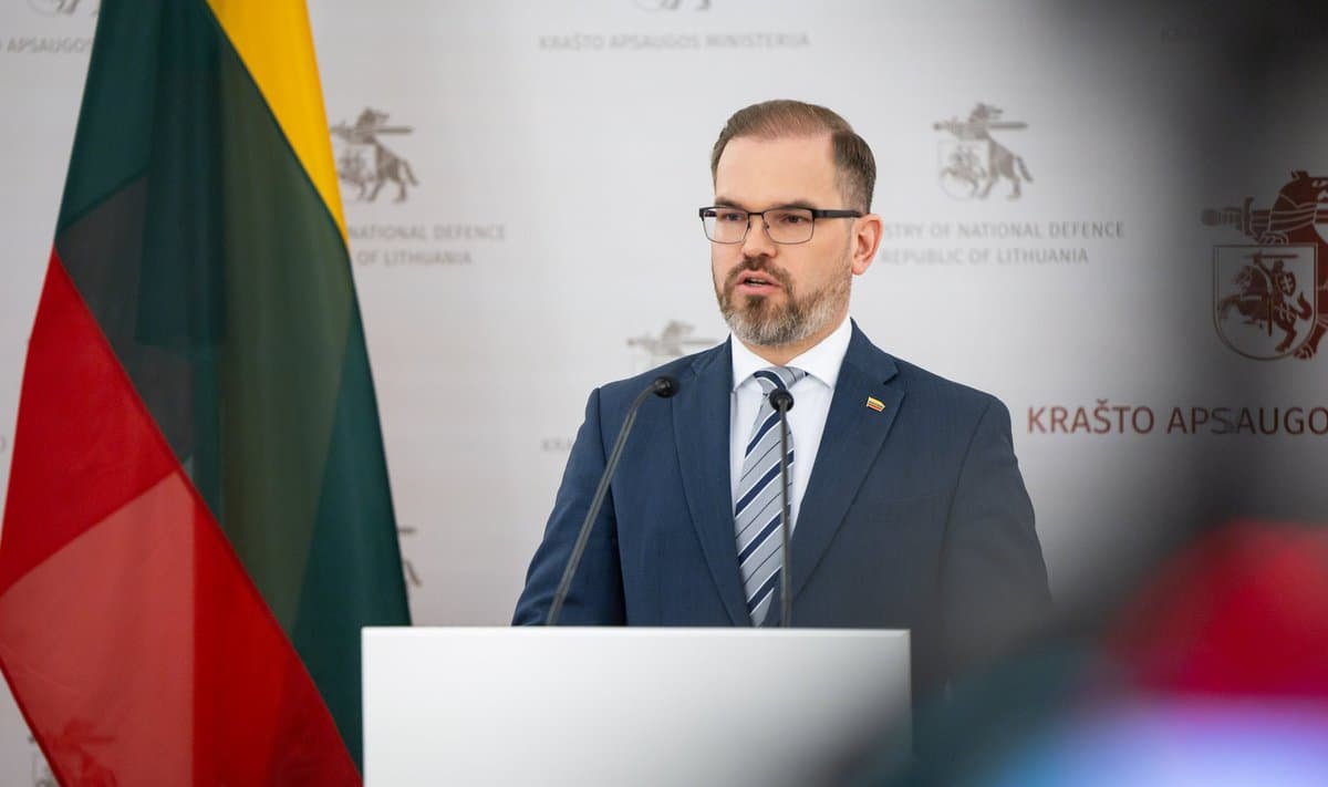 Глава Міноборони Литви закликає до дій у разі загрози дронів, беручи приклад з Естонії