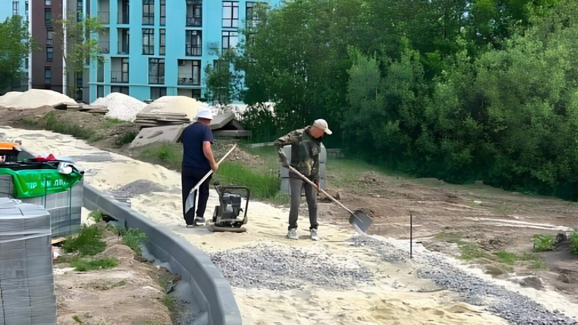 У львівському парку Архангела Михаїла облаштовують інклюзивну алею