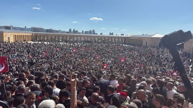Лідер опозиції в Туреччині провів масовий мітинг у столиці після втрати посади