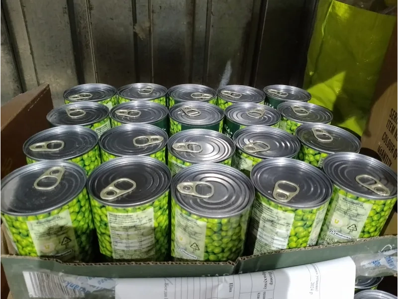Львівська митниця оголосила аукціон на продаж конфіскованих шпротів і зеленого горошку