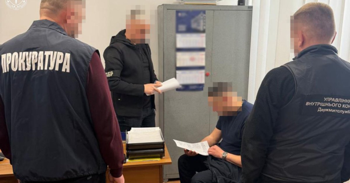 Львівського митника, підозрюваного у зловживанні впливом, взято під варту
