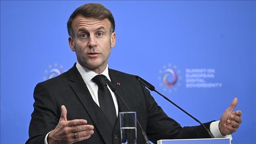 Макрон попередив Лукашенка про можливі наслідки подальшого втягування в війну Росії проти України