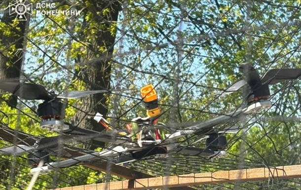 На Донеччині російський дрон атакував під час евакуації рятувальників
