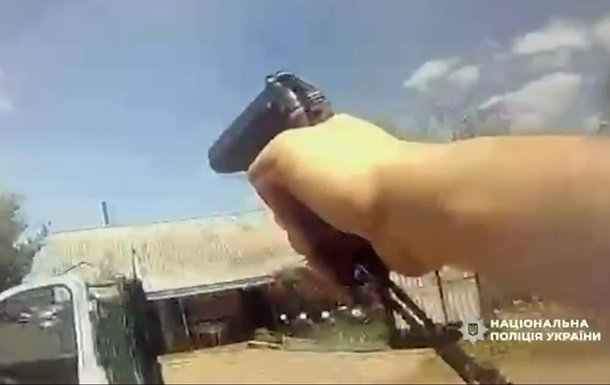На Хмельниччині зафіксовано напад на поліцію: опубліковано відео події