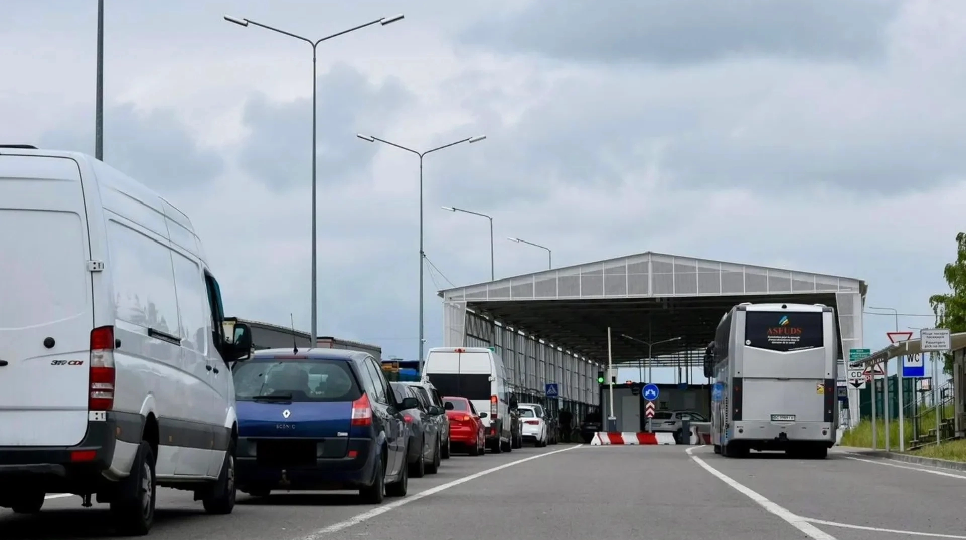 На кордоні запровадять автоматичну перевірку "Зеленої картки" через сервіс "єЧерга"