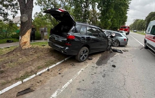 На Київщині внаслідок ДТП загинув випускник, втягнуті підлітки