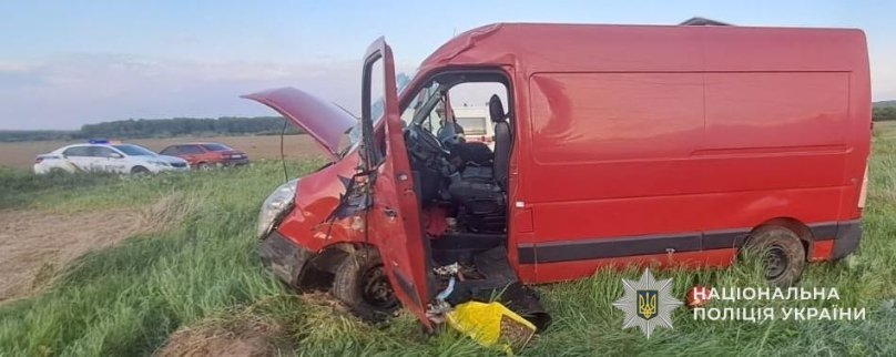На Львівщині в аварії загинула 57-річна водійка мікроавтобуса через перекидання транспортного засобу
