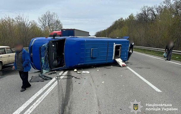 На Вінниччині позашляховик зіткнувся з автобусом