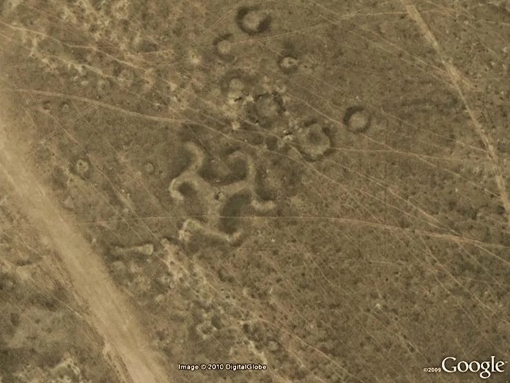Найзагадковіші об'єкти на Google Earth: пентаграма в Казахстані та таємничий зниклий острів