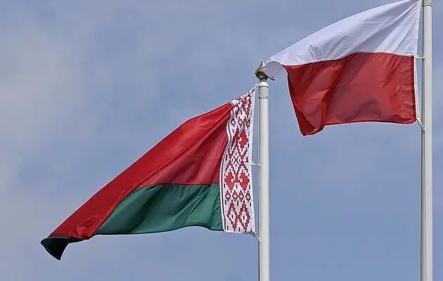 Польща продовжила обмеження на подачу заяв про захист на кордоні з Білоруссю.