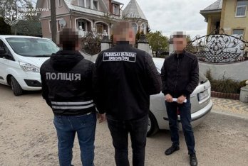 Посадовця «Укрзалізниці» затримано за побори з працівників туалетів і парковки Львівського вокзалу