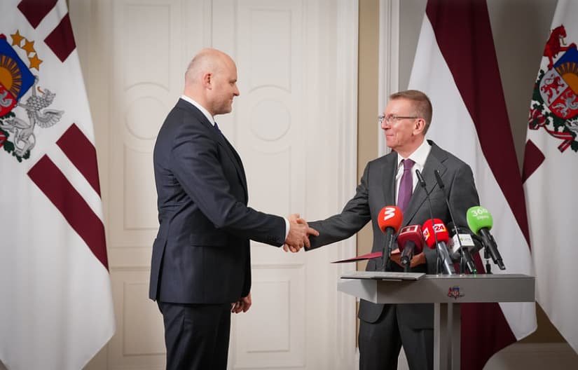 Президент Латвії доручив формування уряду лідеру опозиції