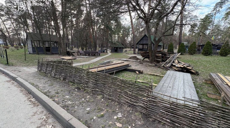 Прокуратура досягла рішення про демонтаж кафе в київському парку