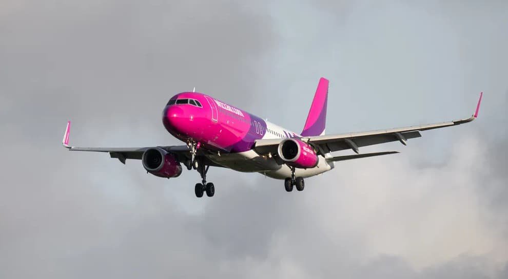 Рейс Wizz Air у Словаччині змінив маршрут через удар блискавки під час польоту