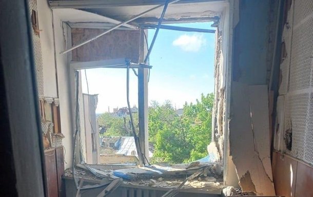 Російські війська завдають ударів по Херсону: повідомляють про жертви серед цивільних