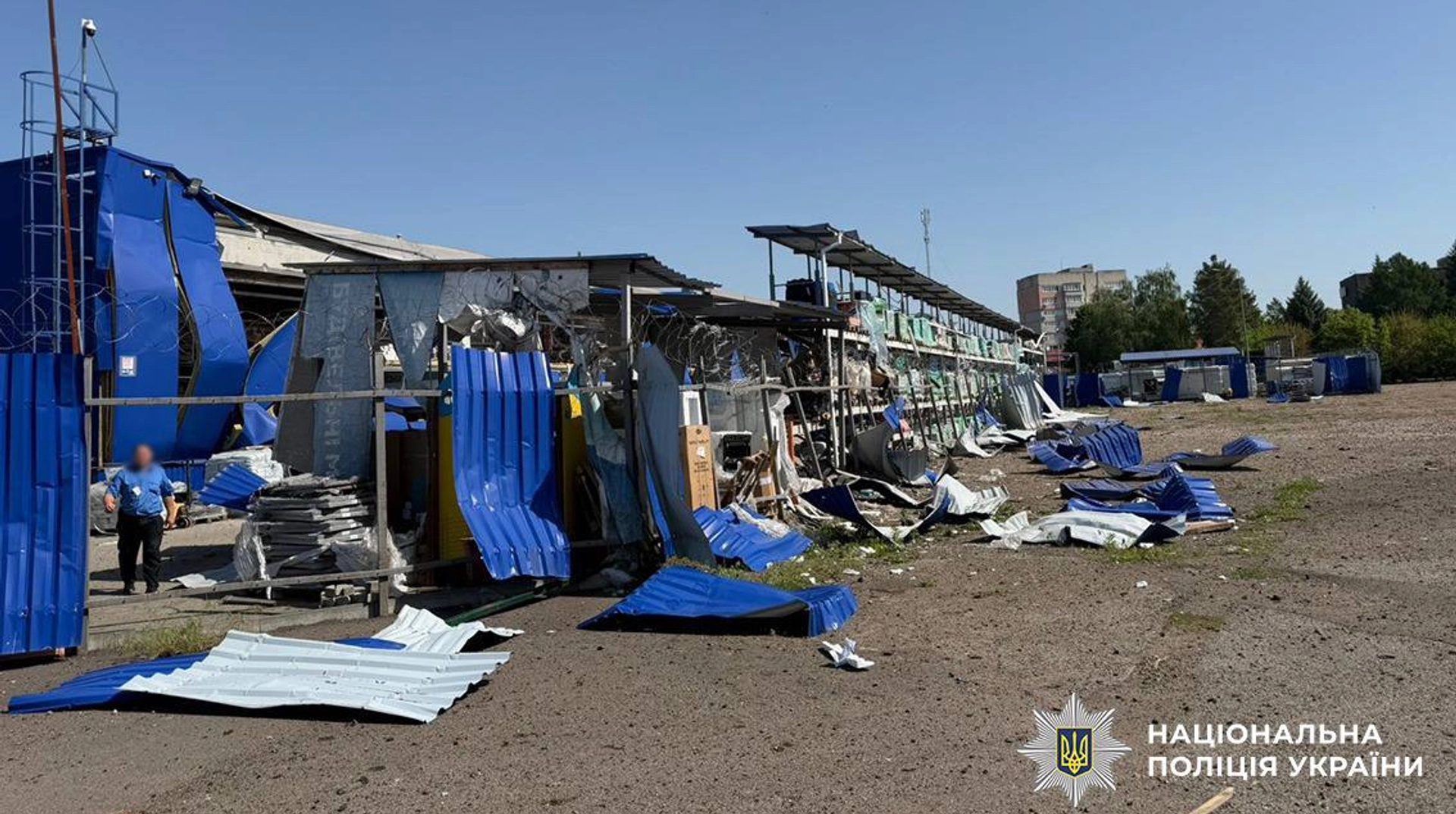 Російський ракетний удар по центру Прилук: загиблі та руйнування підприємств і торгових об'єктів