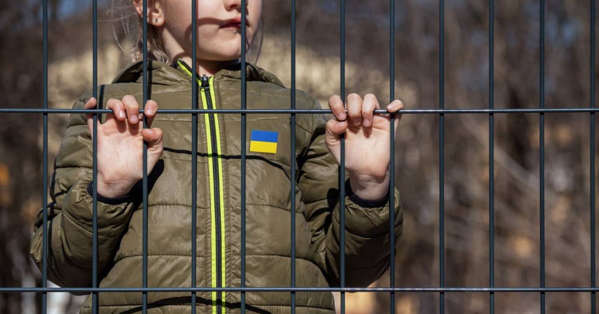 Санкції проти дітей з України, вимоги до відставки Стармера та політична криза у Литві: головні новини дня