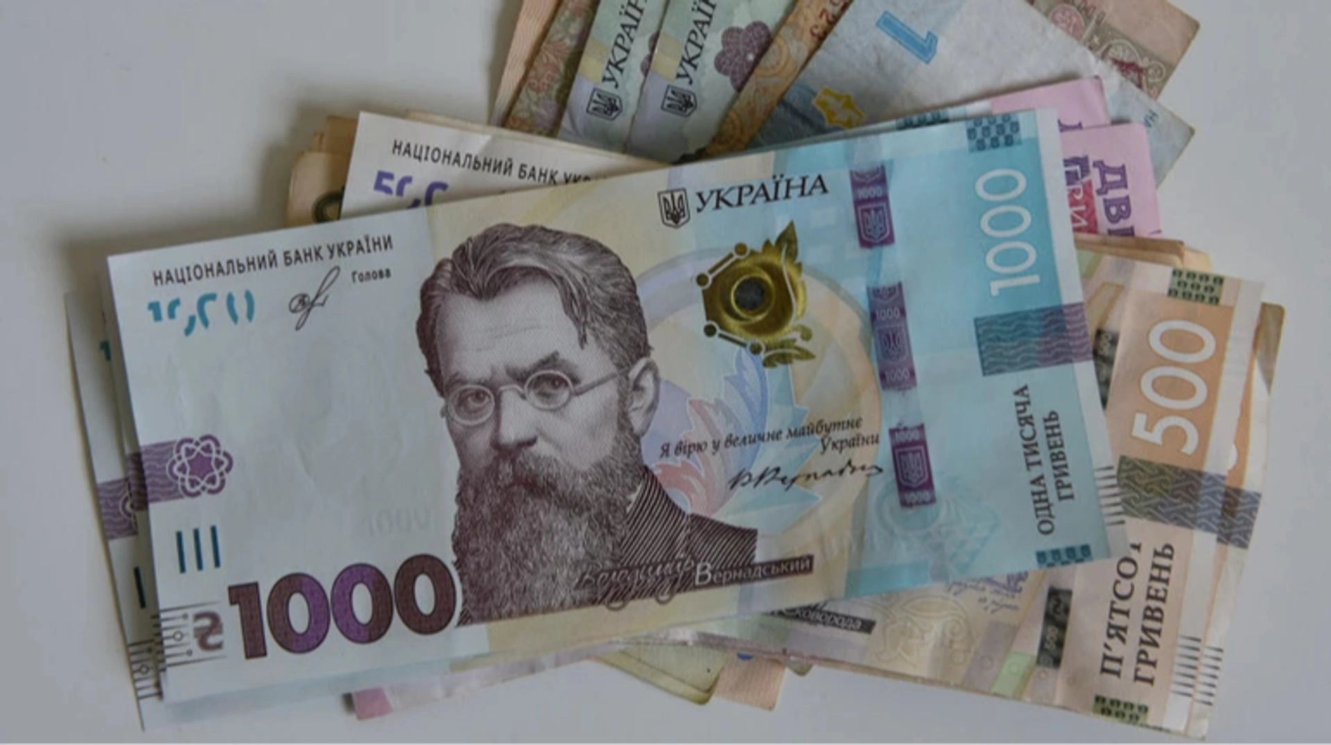 Середня заробітна плата в Україні у квітні збільшилася на 0,5%