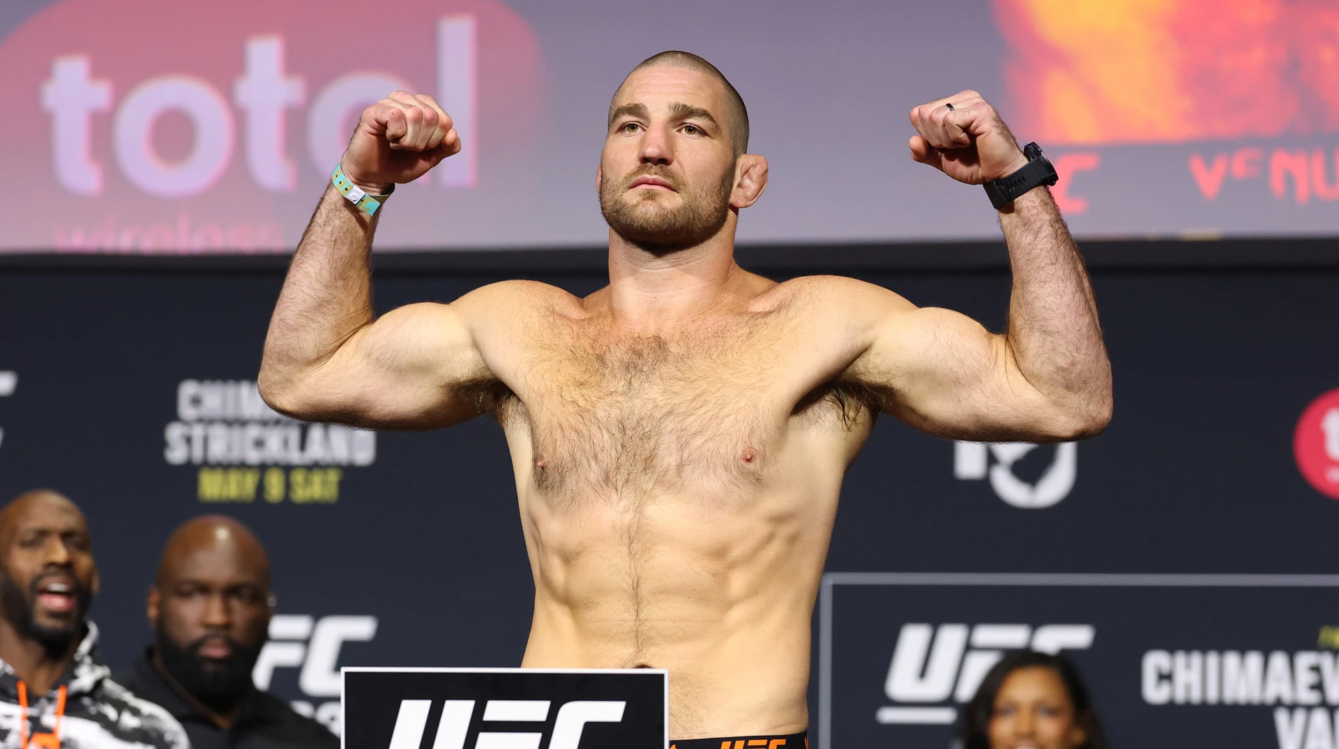 Стрікленд відновив титул чемпіона UFC, перемігши непереможного суперника Кадирова