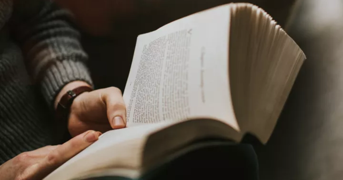 Суд у Львівській області зобов'язав студента прочитати книгу за участь у організації втечі ухилянта до Польщі