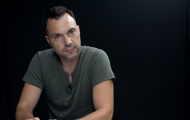 TikTok ухвалив рішення про обмеження доступу до каналу Арестовича в Україні
