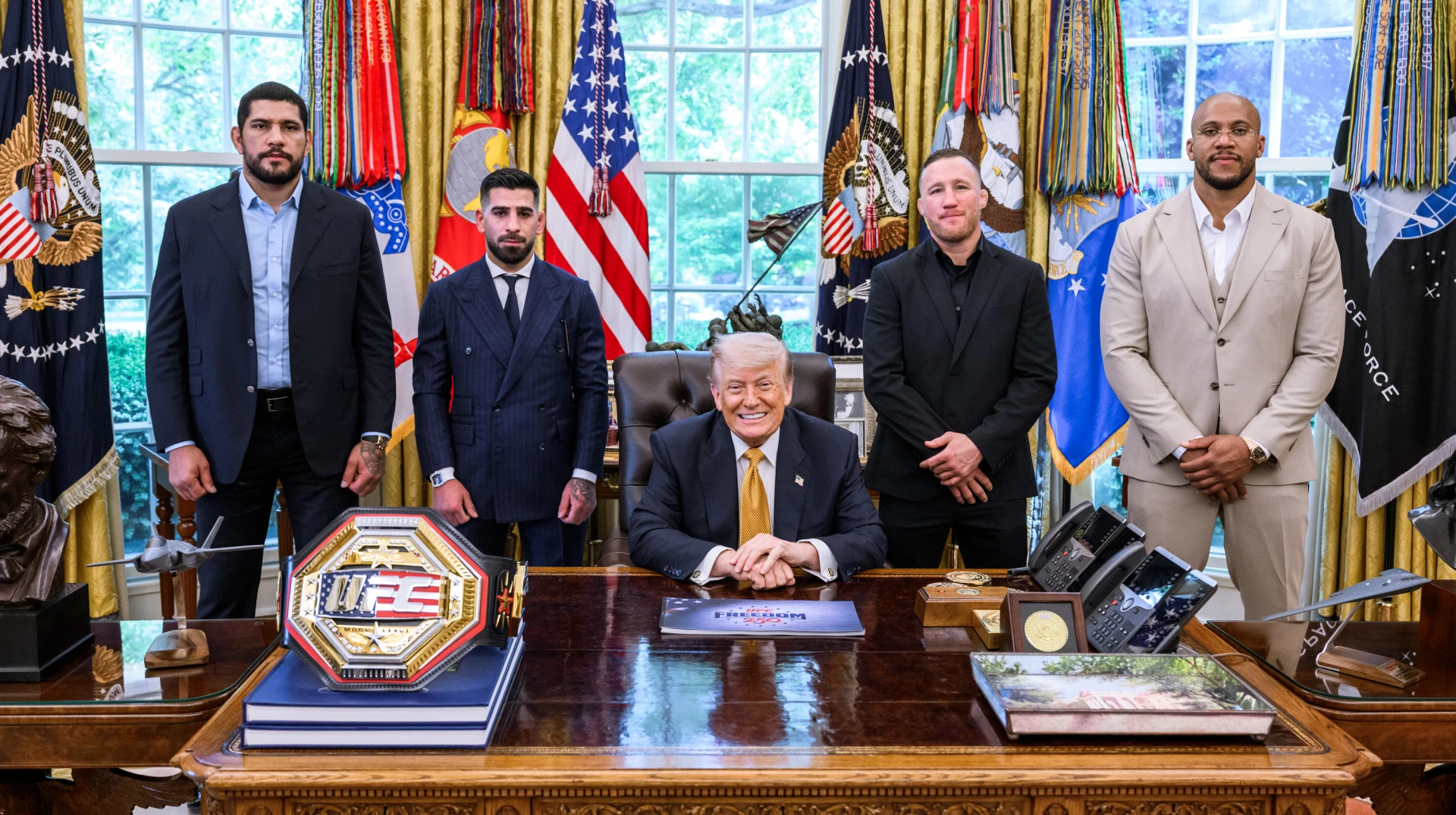 Трамп прийняв участників UFC у Білому домі: важлива зустріч з легендами бойового мистецтва