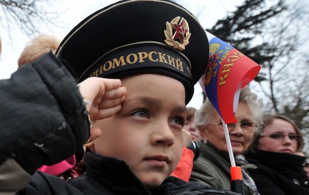 У Бердянську дітей примушують виготовляти предмети для російських військових формувань