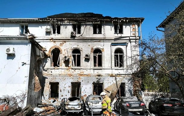 У Чернігові зафіксовано влучання дрону-камікадзе: є поранені